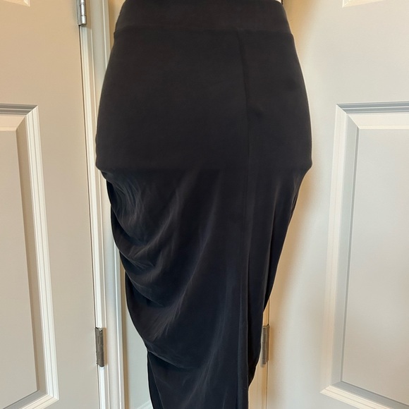 Charlotte russe ruched black high low skirt - Picture 3 of 4